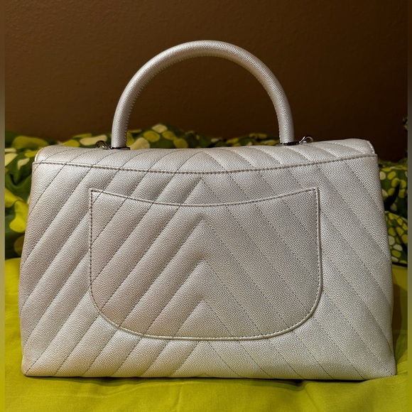 Chanel pearlescent white coco handle medium/large size. - Picture 5 of 16